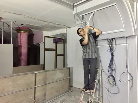 Fitting the LED strip into the arch myself